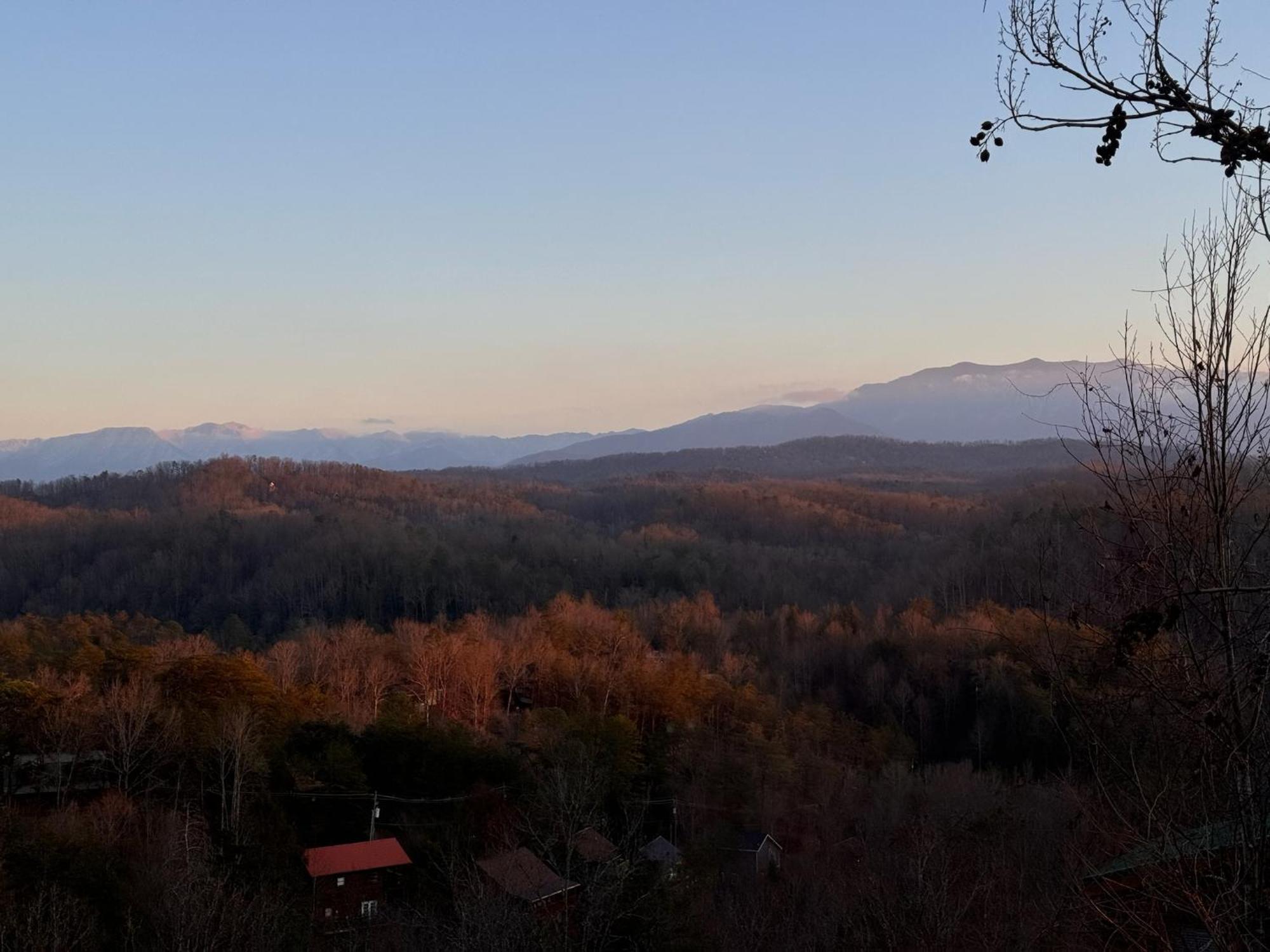 Smoky Paws - Exceptional Cabin, Stunning Mountain Views, Hot Tub, Tranquil, Gigabit Internet, Free L2 Ev Pigeon Forge Eksteriør bilde
