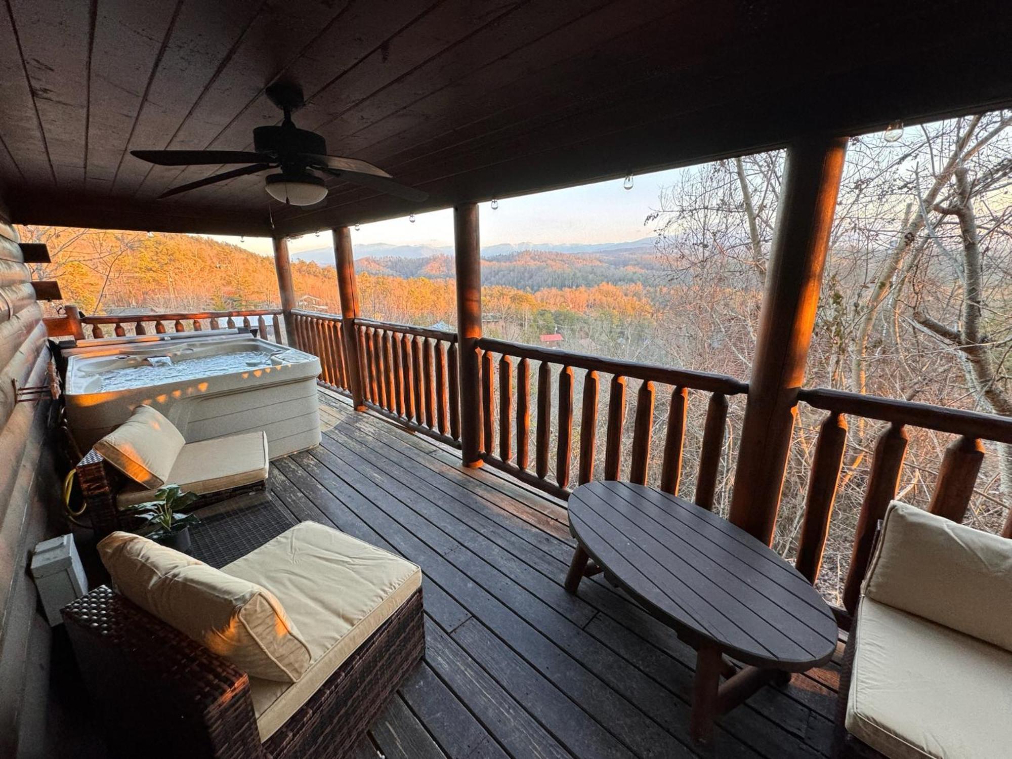 Smoky Paws - Exceptional Cabin, Stunning Mountain Views, Hot Tub, Tranquil, Gigabit Internet, Free L2 Ev Pigeon Forge Eksteriør bilde