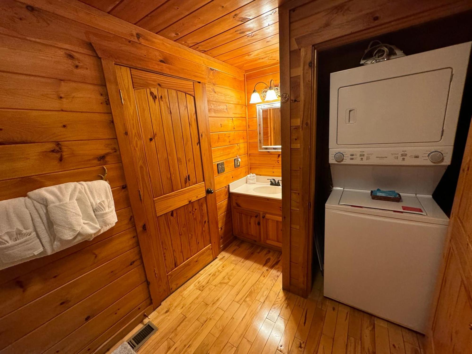 Smoky Paws - Exceptional Cabin, Stunning Mountain Views, Hot Tub, Tranquil, Gigabit Internet, Free L2 Ev Pigeon Forge Eksteriør bilde